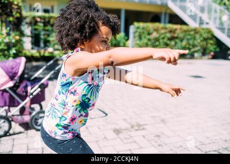 Images Gratuites : fille, jouer, jouet, Coiffure, espiègle