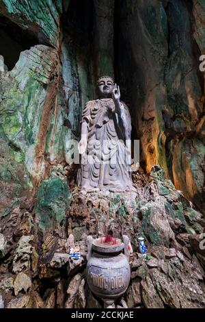 Vietnam, Da Nang, Statue de Bouddha dans les montagnes de marbre Banque D'Images