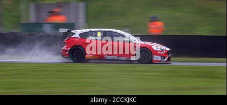 Little Budworth, Cheshire, Royaume-Uni. 23 août 2020 ; circuit d'Oulton Park, Little Budworth, Cheshire, Angleterre ; championnat de voitures de tourisme britannique Kwik Fit, Oulton Park, jour de la course ; Rory Butcher Motorbase Performance Driving a Ford Focus ST Credit: Action plus Sports Images/Alay Live News Banque D'Images