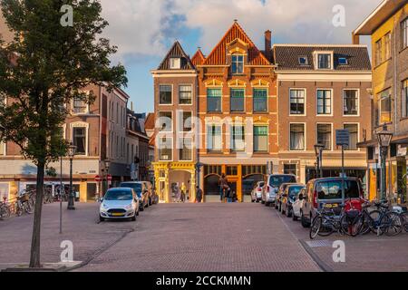 Pays-Bas, Hollande du Sud, Leiden, Maisons au centre de la vieille ville Banque D'Images