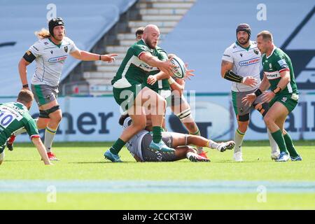 Twickenham, Royaume-Uni. 22 août 2020. Ollie Hoskins, de London Irish, récolte le ballon lors du match de rugby Gallagher Premiership entre London Irish et Northampton Saints à Twickenham Stoop, à Twickenham, en Angleterre, le 22 août 2020. Photo de Ken Sparks. Utilisation éditoriale uniquement, licence requise pour une utilisation commerciale. Aucune utilisation dans les Paris, les jeux ou les publications d'un seul club/ligue/joueur. Crédit : UK Sports pics Ltd/Alay Live News Banque D'Images