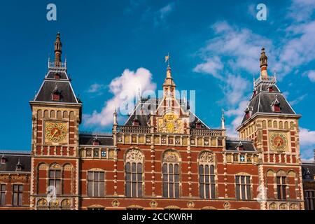 Pays-Bas, Hollande-Nord, Amsterdam, extérieur orné de la gare centrale d'Amsterdam Banque D'Images