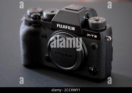 25 juin 2020 : gros plan Fujifilm X-T2 appareil photo sans miroir résistant aux intempéries de type reflex numérique Banque D'Images