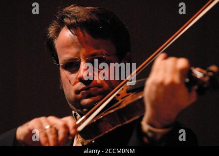 Joscho Stephan Quartet, Joscho Stephan (né en 1979 à Mönchengladbach, Allemagne) est un guitariste allemand de Jazz qui joue principalement le jazz moderne Gypsy, GUNTER STEPHAN-Guitar. MAX SCHAF-Bass.SEBASTIAN REIMAN-violinistes,photo Kazimierz Jurewicz, Banque D'Images