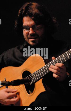 Joscho Stephan Quartet, Joscho Stephan (né en 1979 à Mönchengladbach, Allemagne) est un guitariste allemand de Jazz qui joue principalement le jazz moderne Gypsy, GUNTER STEPHAN-Guitar. MAX SCHAF-Bass.SEBASTIAN REIMAN-violinistes,photo Kazimierz Jurewicz, Banque D'Images