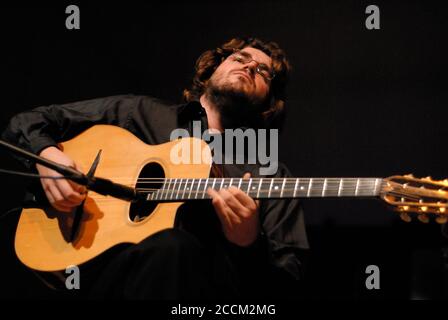 Joscho Stephan Quartet, Joscho Stephan (né en 1979 à Mönchengladbach, Allemagne) est un guitariste allemand de Jazz qui joue principalement le jazz moderne Gypsy, GUNTER STEPHAN-Guitar. MAX SCHAF-Bass.SEBASTIAN REIMAN-violinistes,photo Kazimierz Jurewicz, Banque D'Images