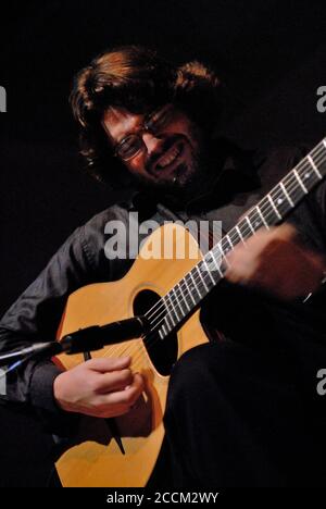 Joscho Stephan Quartet, Joscho Stephan (né en 1979 à Mönchengladbach, Allemagne) est un guitariste allemand de Jazz qui joue principalement le jazz moderne Gypsy, GUNTER STEPHAN-Guitar. MAX SCHAF-Bass.SEBASTIAN REIMAN-violinistes,photo Kazimierz Jurewicz, Banque D'Images