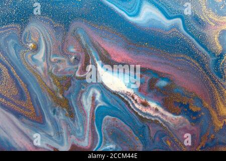 Fond bleu marbré, rose et blanc de vague abstraite avec des couches dorées. Banque D'Images