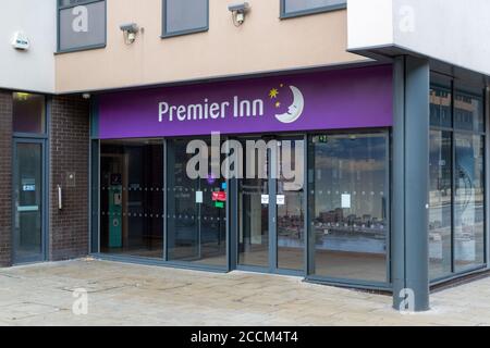 L'entrée d'un hôtel de première classe dans Portsmouth City centre Banque D'Images