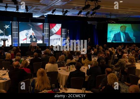 Le président Donald J. Trump prononce une allocution lors de la réunion du Conseil des politiques nationales de 2020 le vendredi 21 août 2020, au Ritz-Carlton de Pentagon City, en Virginie. Personnes : le président Donald Trump crédit : Storms Media Group/Alay Live News Banque D'Images