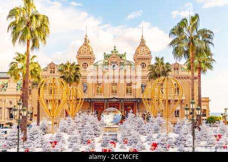 Casino Monte Carlo À Monaco, 25.12.2019 Côte D'Azur, Europe. Vue sur le Grand Théâtre, bureau des Ballets de Monte Carlo en hiver. Noël blanc Banque D'Images