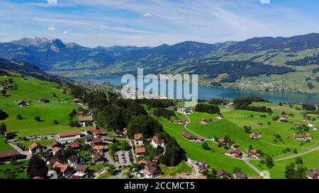Paysage typique de la Suisse - les Alpes suisses Banque D'Images