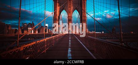 Sur le pont de brooklyn, vue panoramique, New York, États-Unis Banque D'Images