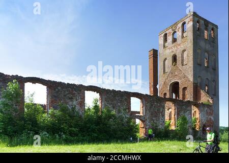 Ruines de l'Église prussienne, Église de pierre à Yoneykishken, Russie, région de Kaliningrad, district de Slavsky, village de Timiryazevo, 12 juin 2020 Banque D'Images