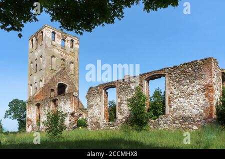 Eglise de pierre à Yoneykishken, ruines de l'Eglise prussienne, Russie, région de Kaliningrad, district de Slavsky, village de Timiryazevo, 12 juin 2020 Banque D'Images