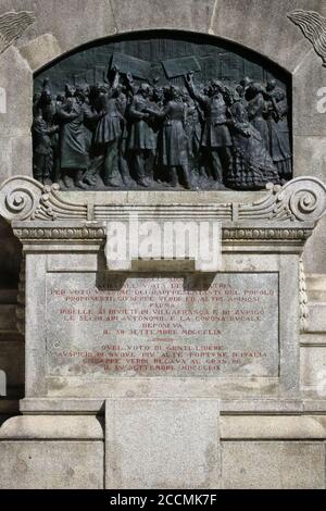 Parme, Emilia Romagna, Italie, vue de face détaillée du monument Giuseppe Verdi, site classé au patrimoine mondial de l'UNESCO Banque D'Images