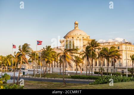 Puerto Rico San Juan Capital District Capitole bâtiment. Destination de croisière de voyage aux États-Unis en Amérique latine. Vue sur la rue du célèbre dôme en marbre Banque D'Images