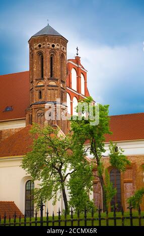 L'église Saint François et Saint Bernard (également connue sous le nom d'église Bernardine) est une église catholique romaine dans la vieille ville de Vilnius, en Lituanie Banque D'Images