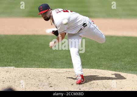 Cleveland, États-Unis. 23 août 2020. Cleveland Indians Logan Allen (54) se présente au sixième dîner contre les Detroit Tigers au progressive Field à Cleveland, Ohio, le dimanche 23 août 2020. Photo par Aaron Josefczyk/UPI crédit: UPI/Alay Live News Banque D'Images