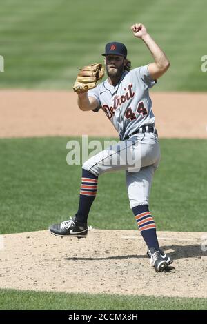 Cleveland, États-Unis. 23 août 2020. Cleveland Indians Logan Allen (54) se présente au sixième dîner contre les Detroit Tigers au progressive Field à Cleveland, Ohio, le dimanche 23 août 2020. Photo par Aaron Josefczyk/UPI crédit: UPI/Alay Live News Banque D'Images