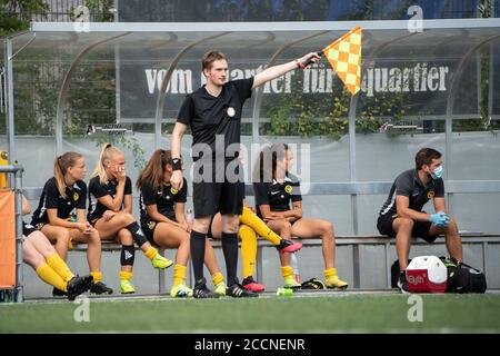 08/22/2020, Berne, Sportpark Wyler, AXA Women's Super League: BSC YB Women - FC Basel 1893, linesman Solari Simon, Banque D'Images