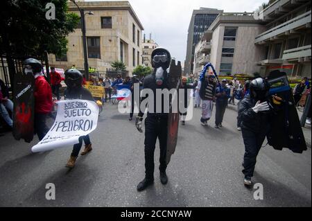 Bogota, Colombie. 23 août 2020. Lors des manifestations commémoratives pour Dilan Cruz le 23 2020 août à Bogota, Colombie. Dilan Cruz était un étudiant du secondaire qui a été abattu par un policier anti-émeute lors de la grève nationale de 2019 en Colombie, à la suite des manifestations qui ont eu lieu le 23 2019 novembre. (Photo de Sebastian Barros Salamanca/Pacific Press) Credit: Pacific Press Media production Corp./Alay Live News Banque D'Images