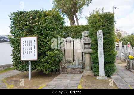 Hyogo, Japon - tombes de la famille Oishi au temple de Kagakuji. Un site historique célèbre à Ako, Hyogo, Japon. Banque D'Images