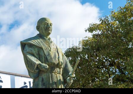 Hyogo, Japon - Statue d'Oishi Kuranosuke au sanctuaire d'Oishi à Ako, Hyogo, Japon. Il est connu comme le chef des quarante-sept Ronin dans leur vendetta de 1702 Banque D'Images