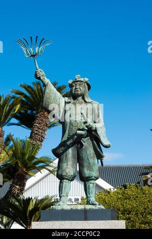 Hyogo, Japon - Statue d'Oishi Kuranosuke à la gare de Banshu Ako à Ako, Hyogo, Japon. La gare est exploitée par West Japan Railway Company (JR West). Banque D'Images