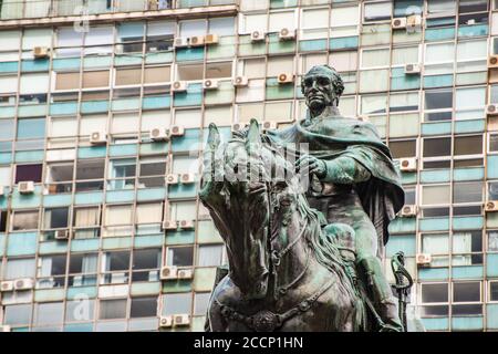 La statue marquant le mausolée d'Artigas sur la Plaza Independencia, Ciudad Vieja, Montevideo, Uruguay Banque D'Images