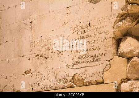 BERLIN, ALLEMAGNE - Jeniary 5 2018: Murs avec la guerre mondiale historique deux inscriptions à l'intérieur du Parlement allemand (Deutscher Bundestag) Banque D'Images