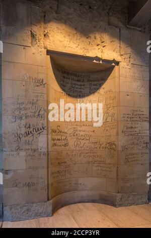 BERLIN, ALLEMAGNE - Jeniary 5 2018: Murs avec la guerre mondiale historique deux inscriptions à l'intérieur du Parlement allemand (Deutscher Bundestag) Banque D'Images