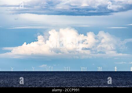 Parc d'éoliennes en mer de Gwynt y Mor, dans la baie Colwyn, au large de la Côte nord du pays de Galles Banque D'Images