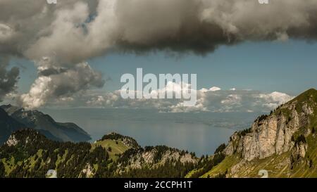 Vue sur le lac du Leman depuis la Berneuse, Suisse Banque D'Images