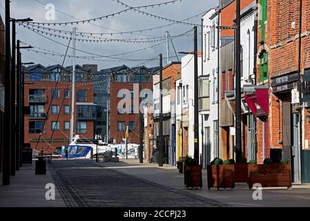 Humber Street, menant à la marina, Hull, Humberside, East Yorkshire, Angleterre Banque D'Images