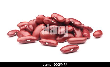 Pile de haricots rouges isolés sur fond blanc - masque inclus Banque D'Images
