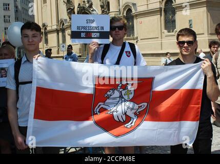 ***FICHIER PHOTO*** quelque 200 personnes ont participé à une manifestation au centre de Prague le 27 juin 2020, pour exprimer leur solidarité avec le peuple biélorusse pro Banque D'Images