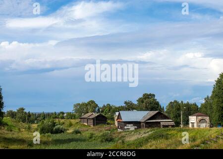 BELOZERSK, RUSSIE - 03 août 2020, paysage avec l'image de la vieille ville russe du nord de Belozersk Banque D'Images