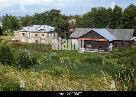 BELOZERSK, RUSSIE - 03 août 2020, paysage avec l'image de la vieille ville russe du nord de Belozersk Banque D'Images