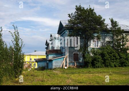 BELOZERSK, RUSSIE - 03 août 2020, paysage avec l'image de la vieille ville russe du nord de Belozersk Banque D'Images