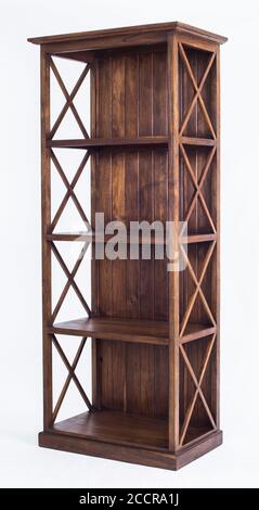 Armoire en bois de teck style vintage isolée sur fond blanc Banque D'Images