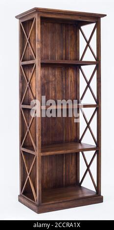 Armoire en bois de teck style vintage isolée sur fond blanc Banque D'Images