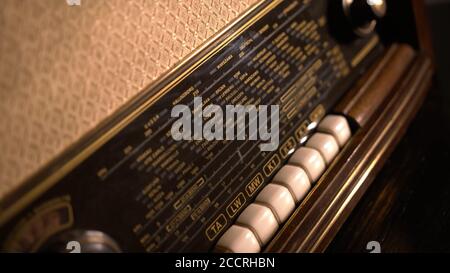 Gros plan, ancien récepteur radio. Photo de haute qualité Banque D'Images