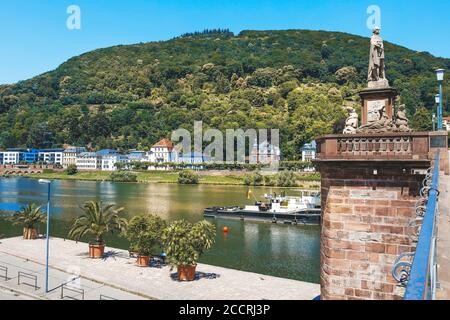 Ville de Heidelberg avec le vieux pont Karl Theodor sur le Neckar à Baden-Wurttemberg, Allemagne Banque D'Images