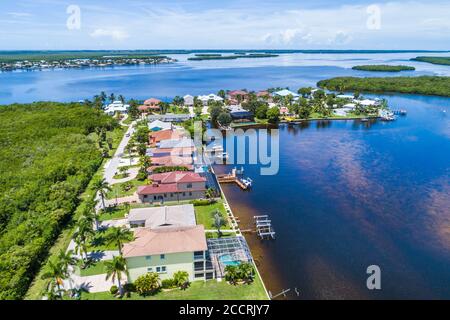 Floride, Matlacha Isles Shores, Matlacha Pass Aquatic Preserve, Shoreview Drive Waterfront maisons, vue aérienne d'oiseau au-dessus, les visiteurs Voyage tr Banque D'Images