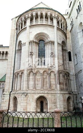 Trento, Trentin-Haut-Adige - 18 août 2020 : vue de l'extérieur de l'abside de la cathédrale de trente Banque D'Images