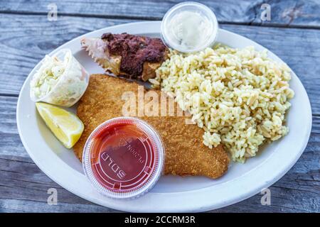 Pine Island Florida, Bokeelia, Capt'n con's Fish House, fruits de mer Shack, restaurant restaurants repas manger dehors café cafés bistrot, plaque de nourriture, riz, vendredi Banque D'Images