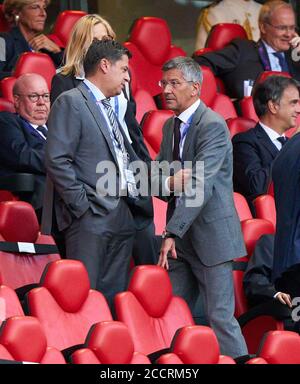 Lisbonne, Portugal. 23 août 2020. Firo football: Finale de la Ligue des champions 23.08.2020 FC Bayern Munich, Munich, Muenchen - Paris Saint Germain 1: 0 Christian SEIFERT, PDG, directeur général DFL Deutsche Fussball Liga GmbH, membre du conseil d'administration de DFL, Herbert HAINER, président de la FCB et ex-PDG Adidas Peter Schatz/Pool/via/firosportphoto - LES RÈGLEMENTS de l'UEFA INTERDISENT TOUTE UTILISATION DE PHOTOGRAPHIES comme SÉQUENCES D'IMAGES et/ou QUASI-VIDÉO - agences de presse nationales et internationales UTILISATION éditoriale UNIQUEMENT | utilisation mondiale crédit : actualités en direct de dpa/Alamy Banque D'Images