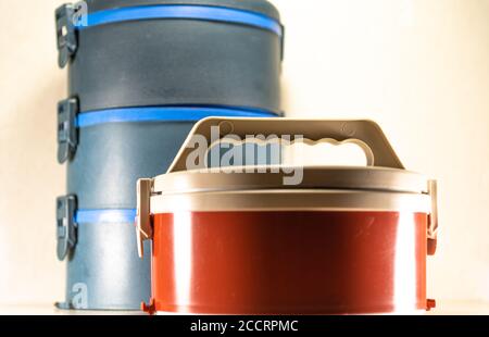 Marmitex en plastique. Types de boîtes-repas. Boîte à lunch en plastique. La boîte à lunch est le choix parfait pour ceux qui font habituellement des aliments avec beaucoup de sauce rouge, s Banque D'Images