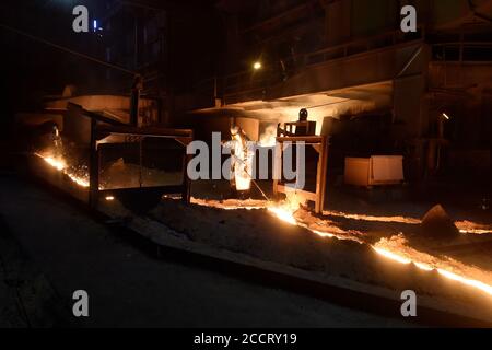 Ostrava, République tchèque. 24 août 2020. LIBERTY Ostrava redémarre Blast Furnace n° 3 à Ostrava, République Tchèque, 24 août 2020. L'arrêt temporaire du four a permis de réagir avec souplesse à la baisse de la demande d'acier due à la pandémie du coronavirus (Covid-19) et de réduire l'inventaire de métaux construit pour le début de la saison de construction. Crédit: Jaroslav Ozana/CTK photo/Alay Live News Banque D'Images